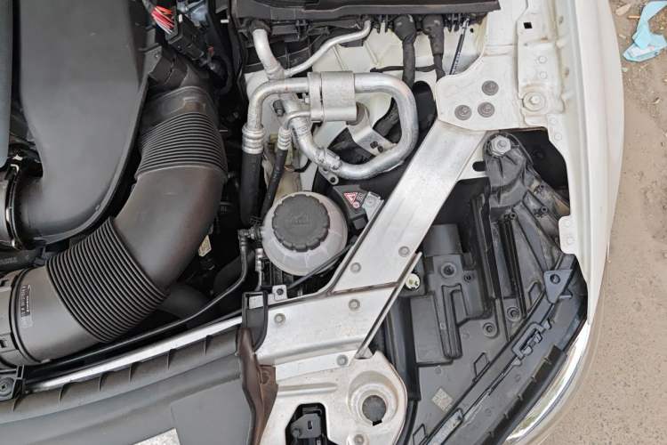 Used Mercedes-Benz E-Class 2019 E 260 Sport Edition Engine Bay Left