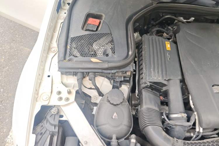 Used Mercedes-Benz E-Class 2019 E 300 L Sporty and Stylish Model Engine Bay Right
