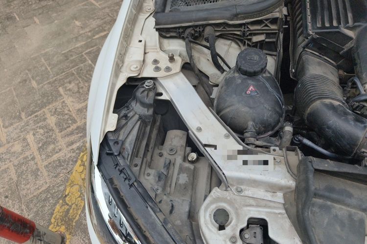 Used Mercedes-Benz E-Class 2019 E 200 L Sport Edition Engine Bay Right