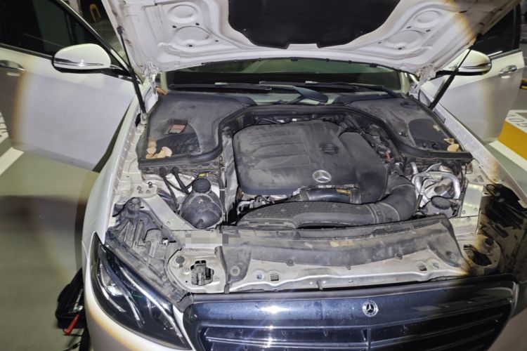 Used Mercedes-Benz E-Class 2019 E 260 L Engine Bay Right