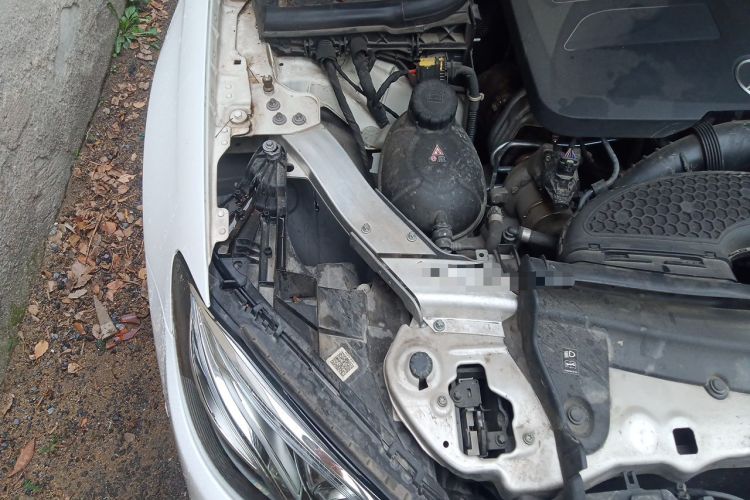 Used Mercedes-Benz E-Class 2019 Restyled E 300 Sport Edition Engine Bay Right