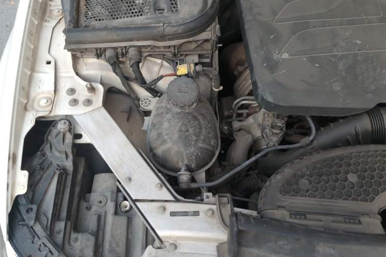 Used Mercedes-Benz E-Class 2019 E 260 L Sport Edition Engine Bay Right