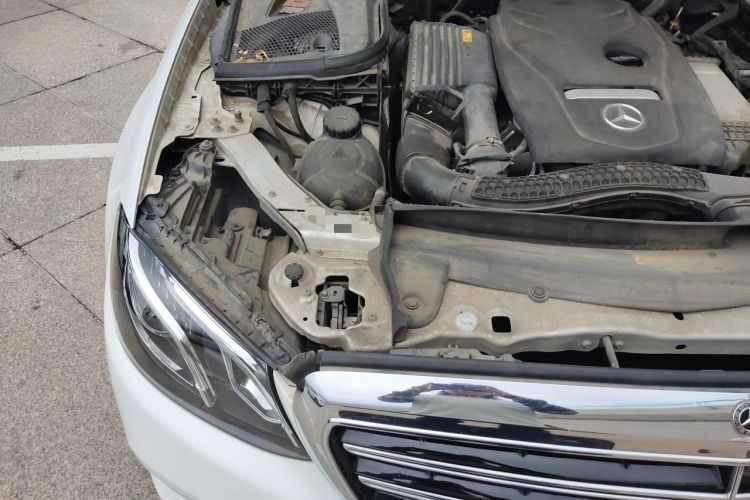 Used Mercedes-Benz E-Class 2019 E 200 L Engine Bay Right