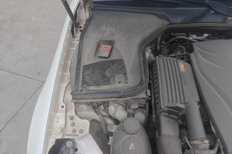 Used Mercedes-Benz E-Class 2019 E 200 Coupe Engine Bay Right