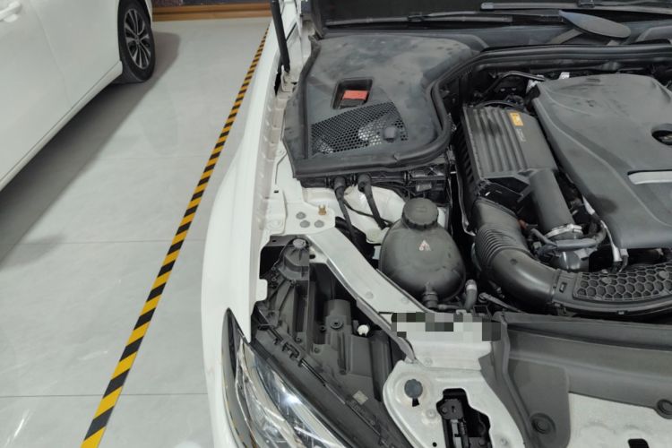 Used Mercedes-Benz E-Class 2019 E 200 L Engine Bay Right