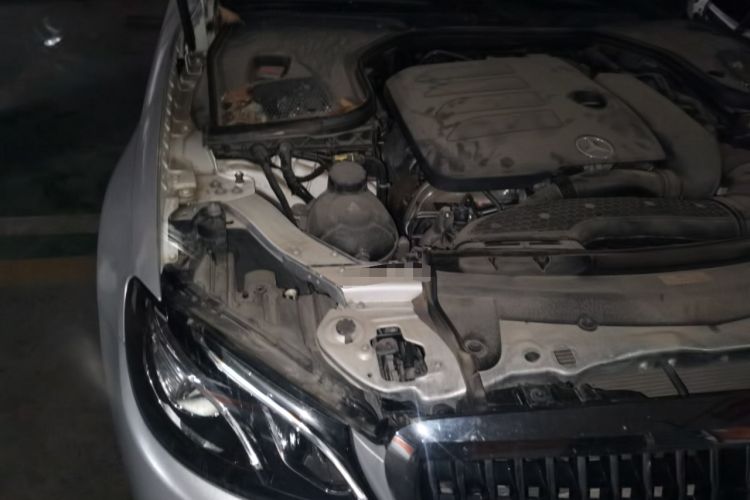 Used Mercedes-Benz E-Class 2019 Restyled E 300 L Sport Luxury Edition Engine Bay Right