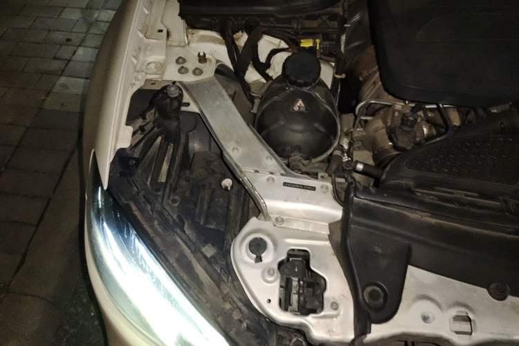 Used Mercedes-Benz E-Class 2019 Restyled E 300 L Sporty and Stylish Edition Engine Bay Right