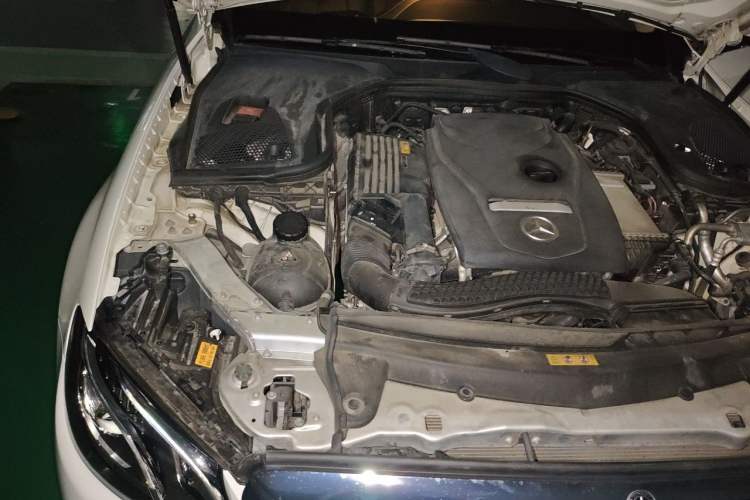 Used Mercedes-Benz E-Class 2019 E 300 L Sport Luxury Edition Engine Bay Right