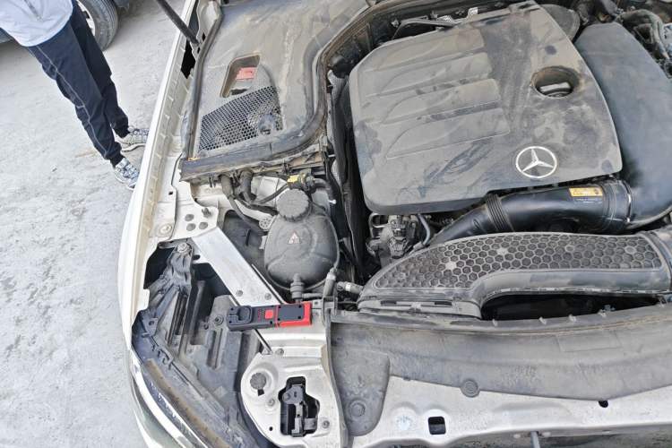 Used Mercedes-Benz E-Class 2019 Restyled E 300 L Sporty and Stylish Edition Engine Bay Right