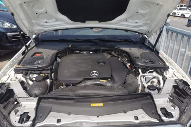 Used Mercedes-Benz E-Class 2019 E 260 L Engine Bay
