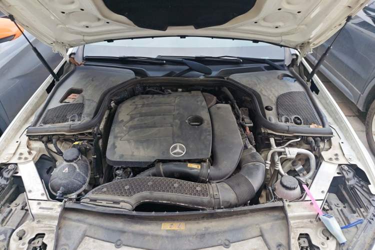 Used Mercedes-Benz E-Class 2019 E 260 L Engine Bay