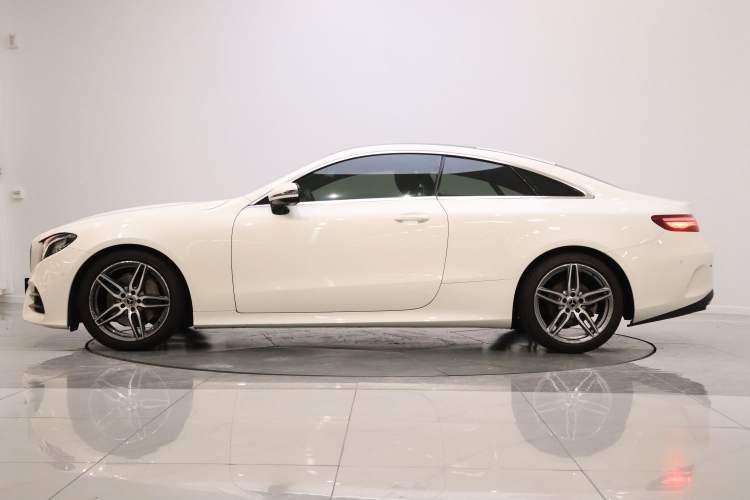 Used Mercedes-Benz E-Class 2019 E 200 Coupe Exterior 2