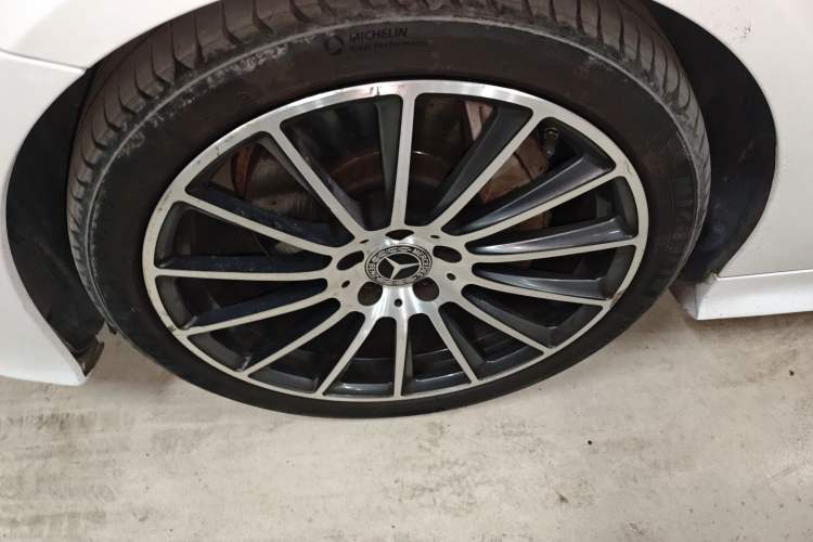 Used Mercedes-Benz E-Class 2019 E 200 Coupe Exterior 2