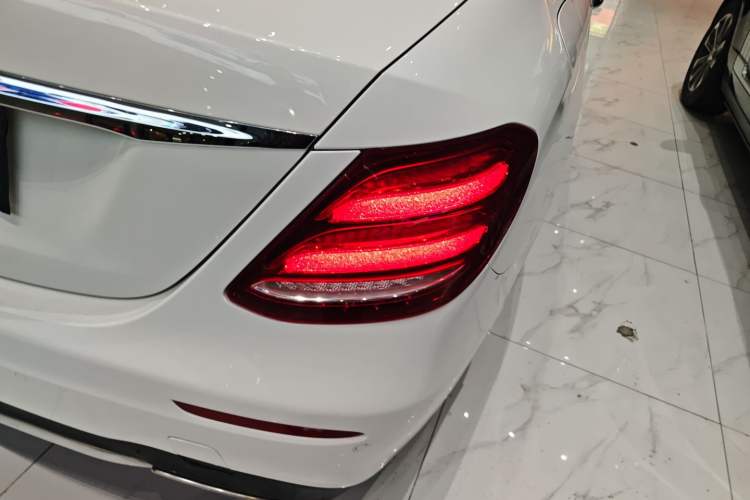 Used Mercedes-Benz E-Class 2019 Restyled E 300 L Sporty and Stylish Edition Exterior 3