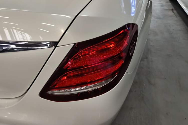 Used Mercedes-Benz E-Class 2019 Restyled E 300 L Sport Luxury Edition Exterior 3