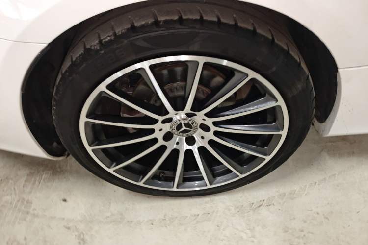 Used Mercedes-Benz E-Class 2019 E 200 Coupe Exterior 3