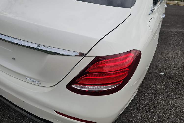 Used Mercedes-Benz E-Class 2019 Restyled E 300 L Sporty and Stylish Edition Exterior 3