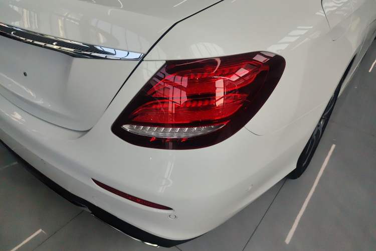Used Mercedes-Benz E-Class 2019 Restyled E 300 L Sport Luxury Edition Exterior 3