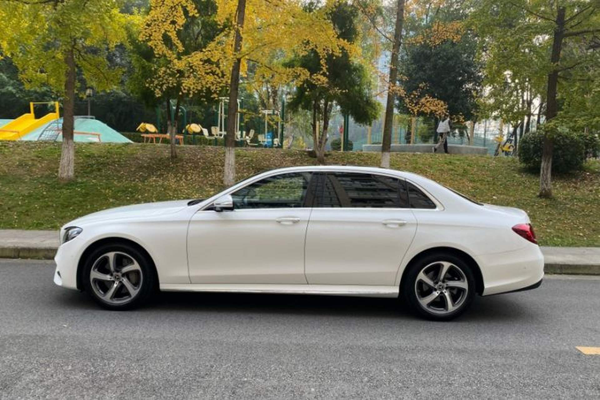Used Mercedes-Benz E-Class 2019 Restyled E 300 L Sport Luxury Edition Exterior 3