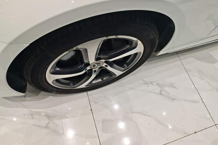 Used Mercedes-Benz E-Class 2019 Restyled E 300 L Sporty and Stylish Edition Exterior 4