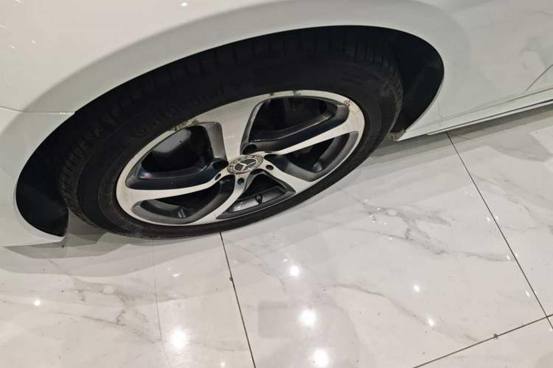 Used Mercedes-Benz E-Class 2019 Restyled E 300 L Sporty and Stylish Edition Exterior 4