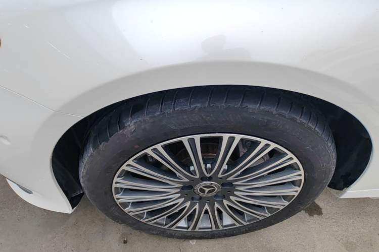 Used Mercedes-Benz E-Class 2019 Restyled E 300 L Sporty and Stylish Edition Exterior 4