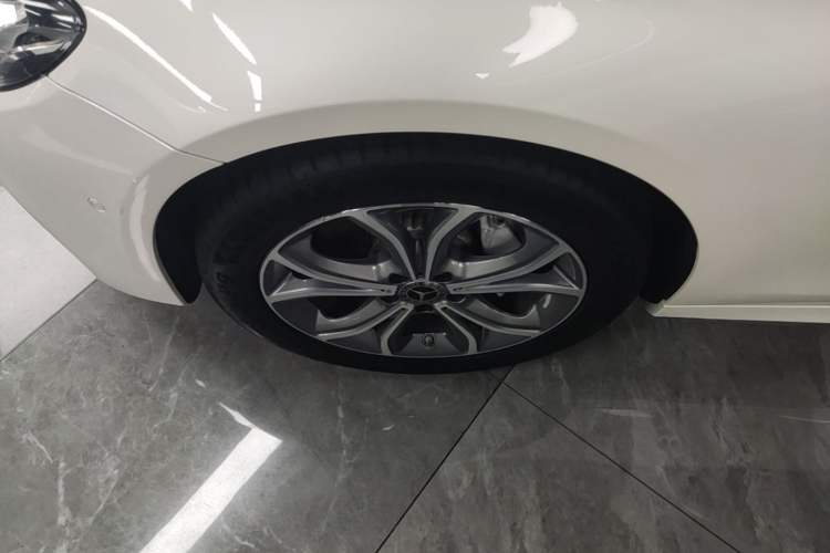 Used Mercedes-Benz E-Class 2019 Restyled E 300 L Sport Luxury Edition Exterior 4