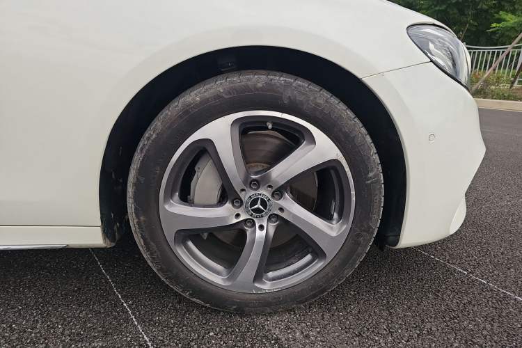 Used Mercedes-Benz E-Class 2019 Restyled E 300 L Sporty and Stylish Edition Exterior 4