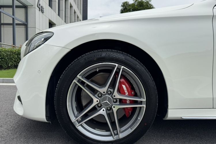 Used Mercedes-Benz E-Class 2019 Restyled E 300 L Sporty and Stylish Edition Exterior 4