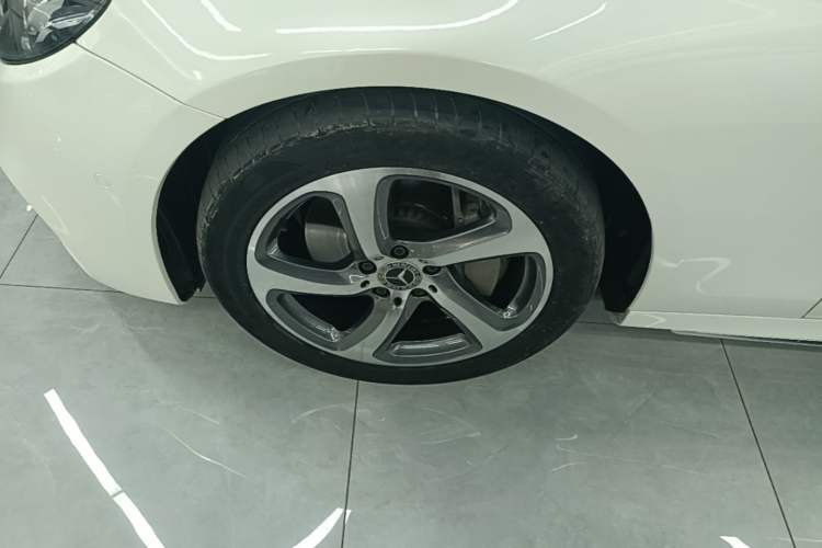 Used Mercedes-Benz E-Class 2019 E 300 L Sporty and Stylish Model Exterior 4