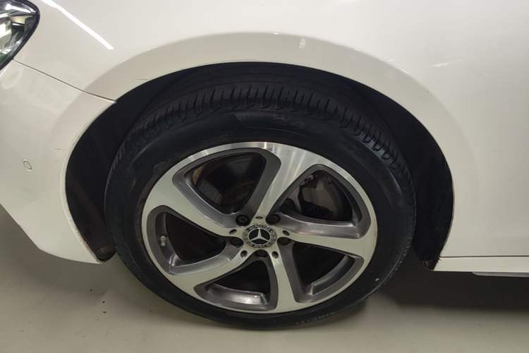 Used Mercedes-Benz E-Class 2019 E 260 L Sport 4MATIC Exterior 4