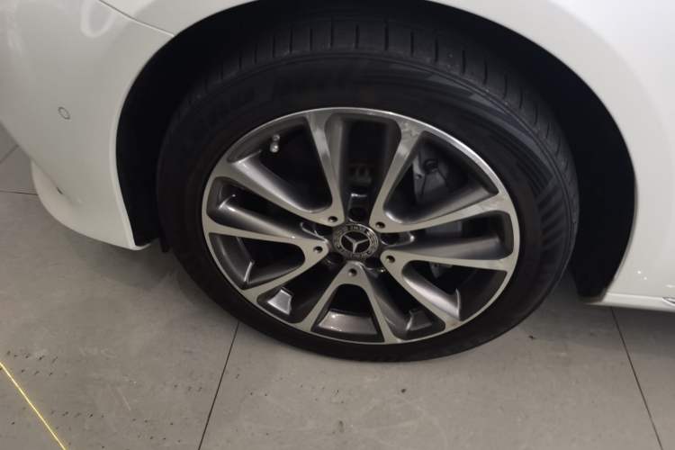 Used Mercedes-Benz E-Class 2019 Facelifted E 300 L Stylish Version Exterior 4