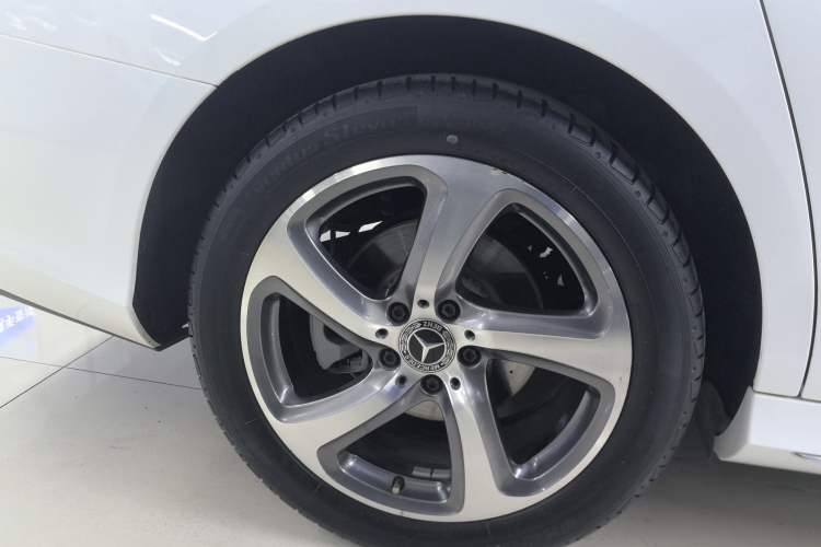 Used Mercedes-Benz E-Class 2019 E 300 L Sporty and Stylish Model Exterior 5