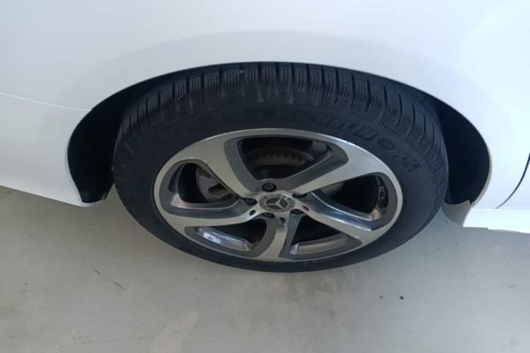 Used Mercedes-Benz E-Class 2019 Restyled E 300 L Sporty and Stylish Edition Exterior 5