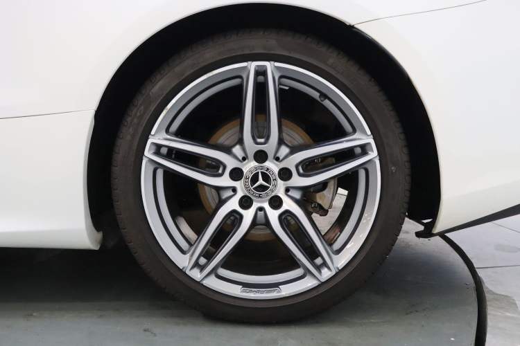 Used Mercedes-Benz E-Class 2019 E 200 Coupe Exterior 5