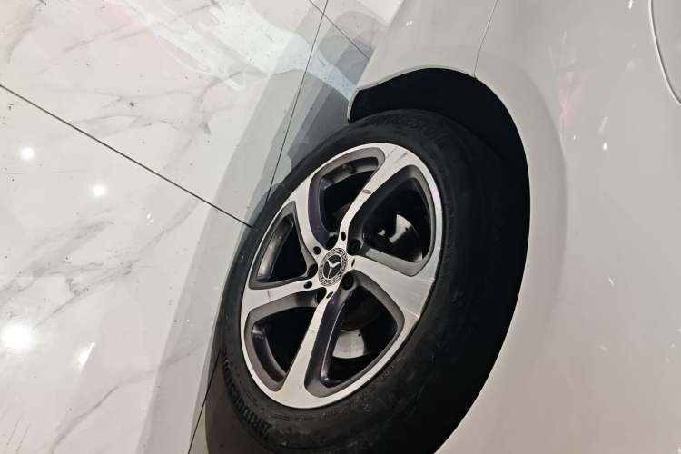 Used Mercedes-Benz E-Class 2019 Restyled E 300 L Sporty and Stylish Edition Exterior 5