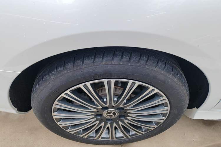 Used Mercedes-Benz E-Class 2019 Restyled E 300 L Sporty and Stylish Edition Exterior 5