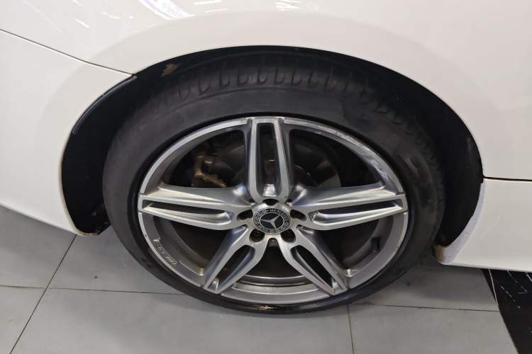 Used Mercedes-Benz E-Class 2019 E 200 Coupe Exterior 5