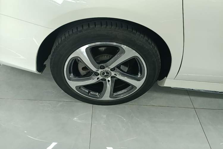 Used Mercedes-Benz E-Class 2019 E 300 L Sporty and Stylish Model Exterior 5