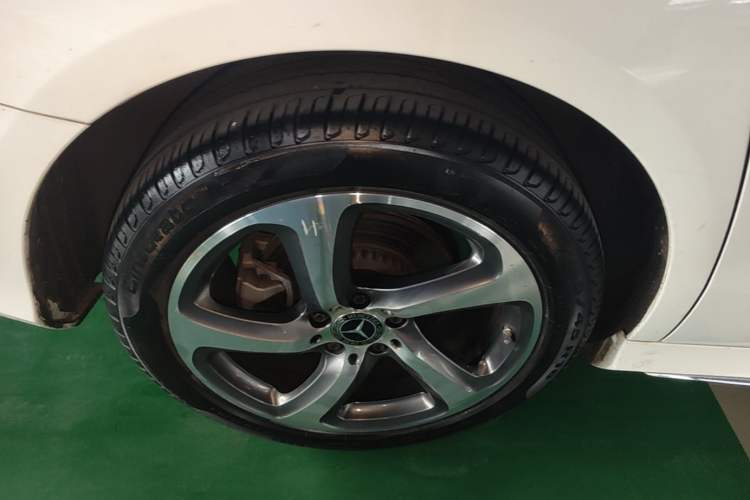 Used Mercedes-Benz E-Class 2019 E 260 L Sport 4MATIC Exterior 5