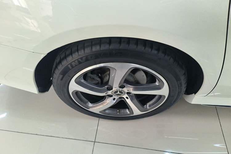 Used Mercedes-Benz E-Class 2019 Restyled E 300 L Sporty and Stylish Edition Exterior 5