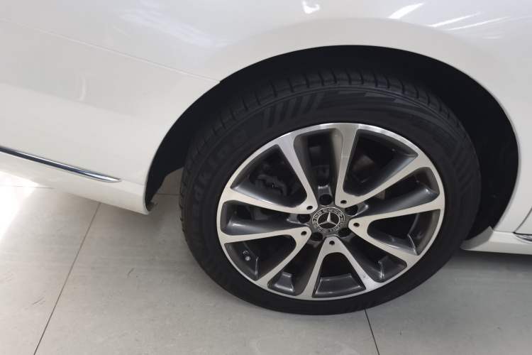 Used Mercedes-Benz E-Class 2019 Facelifted E 300 L Stylish Version Exterior 5