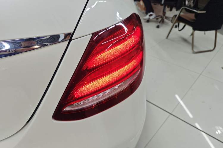Used Mercedes-Benz E-Class 2019 E 200 L Sport Edition Exterior 6