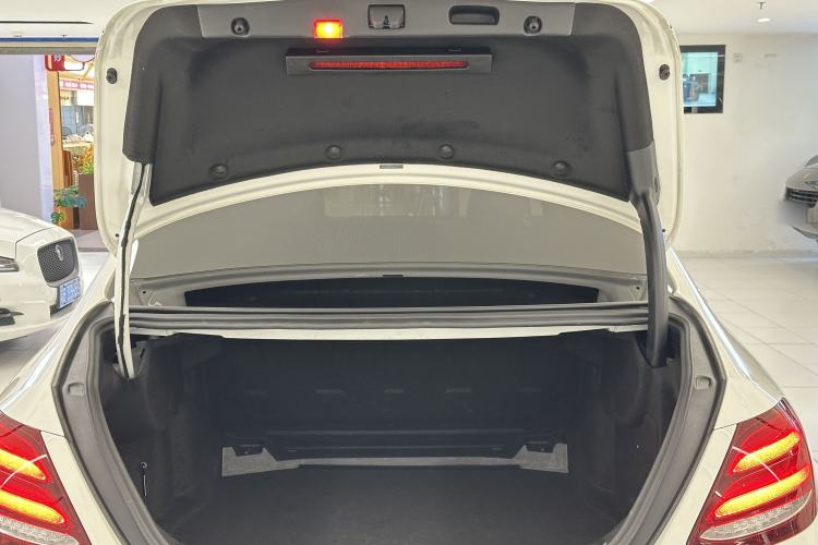 Used Mercedes-Benz E-Class 2019 Restyled E 300 L Sporty and Stylish Edition Exterior 6