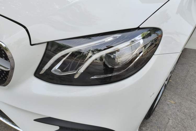 Used Mercedes-Benz E-Class 2019 E 200 4MATIC Coupe Exterior 6