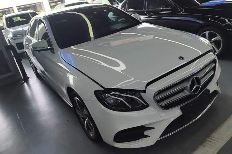 Used Mercedes-Benz E-Class 2019 E 300 L Sporty and Stylish Model Front Right 45 Deg