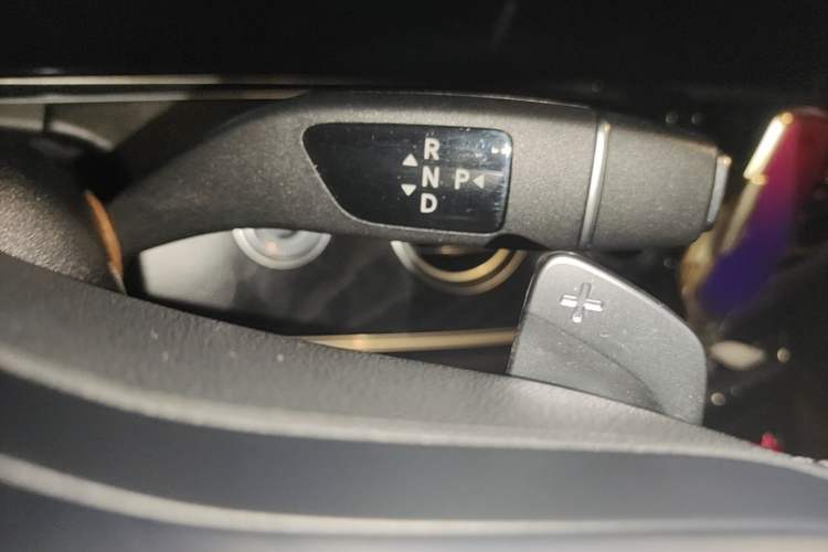 Used Mercedes-Benz E-Class 2019 E 300 L Sporty and Stylish Model Gear Lever