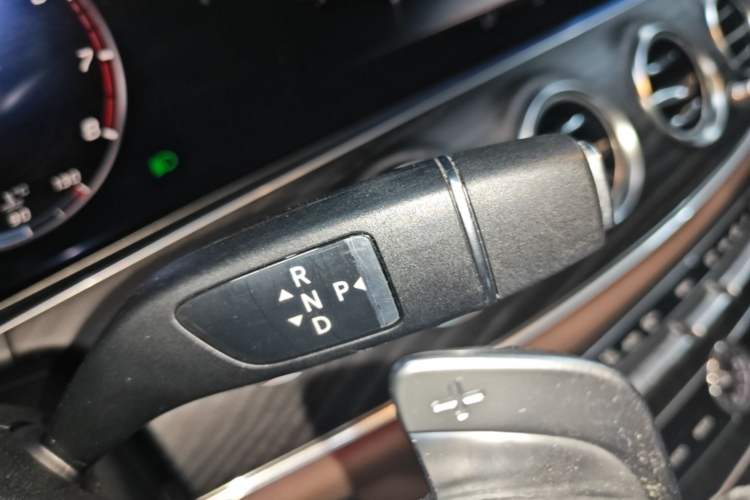 Used Mercedes-Benz E-Class 2019 Restyled E 300 L Sport Luxury Edition Gear Lever