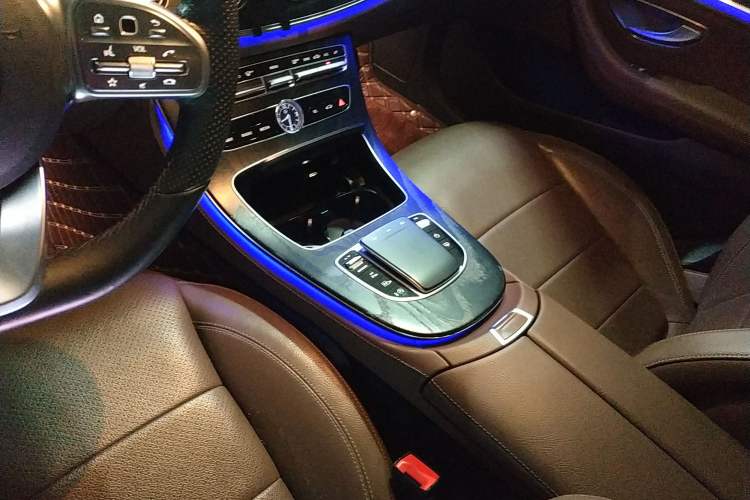 Used Mercedes-Benz E-Class 2019 Restyled E 300 L Sport Luxury Edition Gear Lever