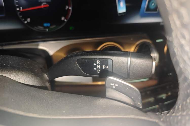 Used Mercedes-Benz E-Class 2019 E 260 Sport Edition Gear Lever